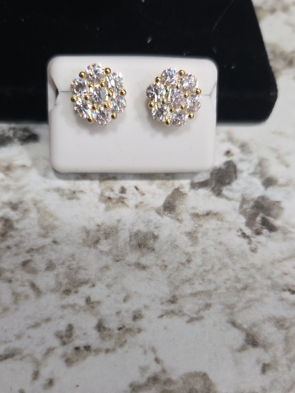 BEAUTIFUL CLUSTER 1.50 CTW MOISSAINITE SCREWBACK UNISEX EARINGS